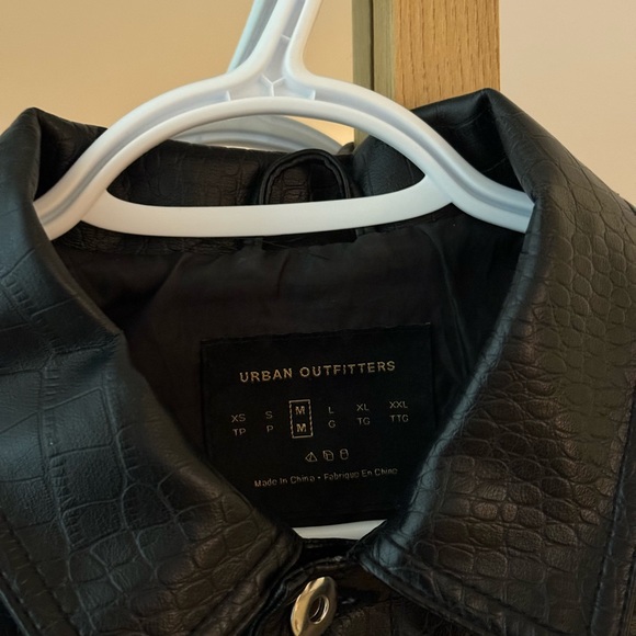 Trendy Leather Jacket - Picture 4 of 5